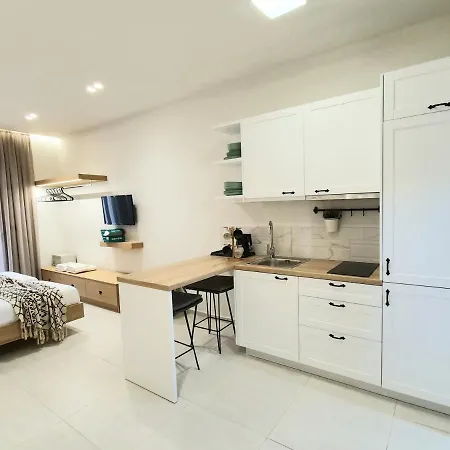 St.thomas Luxury Apartment Pefki