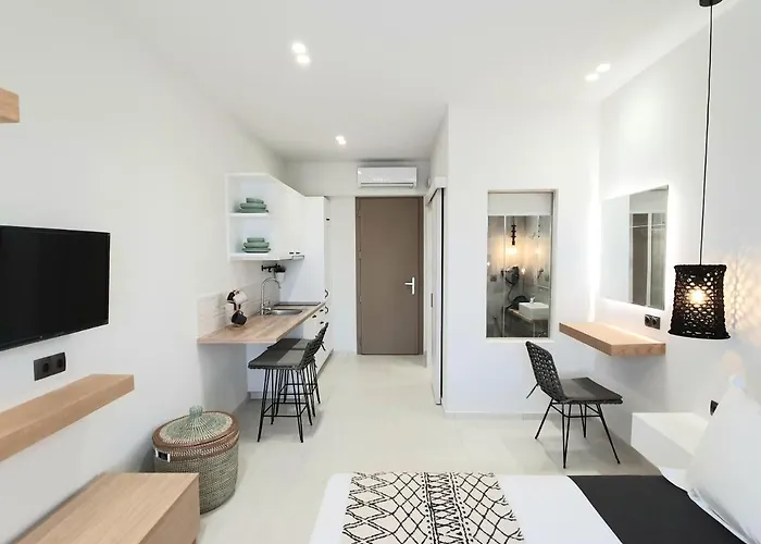 St.thomas Luxury * Pefki