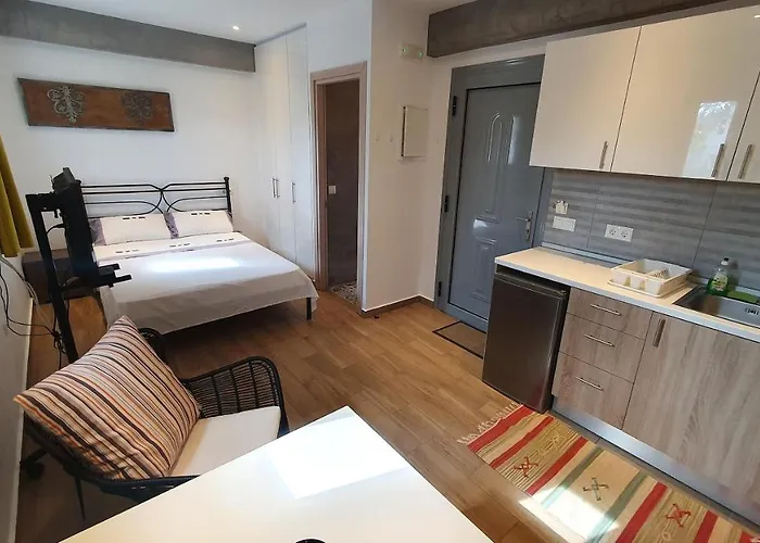 St.thomas Luxury * Pefki