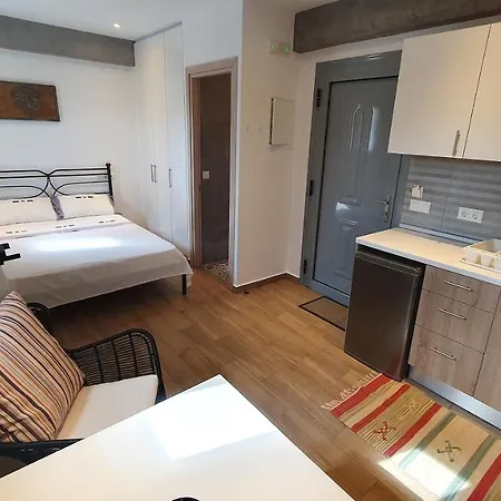 St.thomas Luxury * Pefki