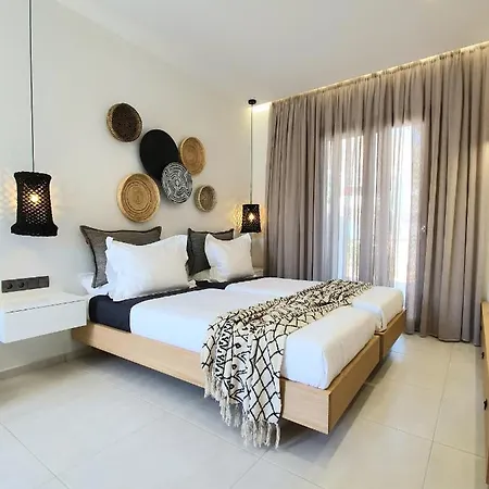 St.thomas Luxury * Pefki